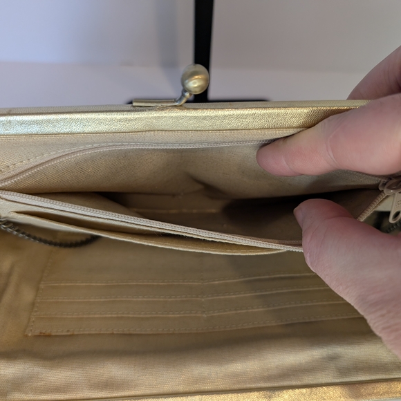 Vintage Hobo International Kisslock Clutch In Gold Pre-owned Good Condition - Picture 4 of 6